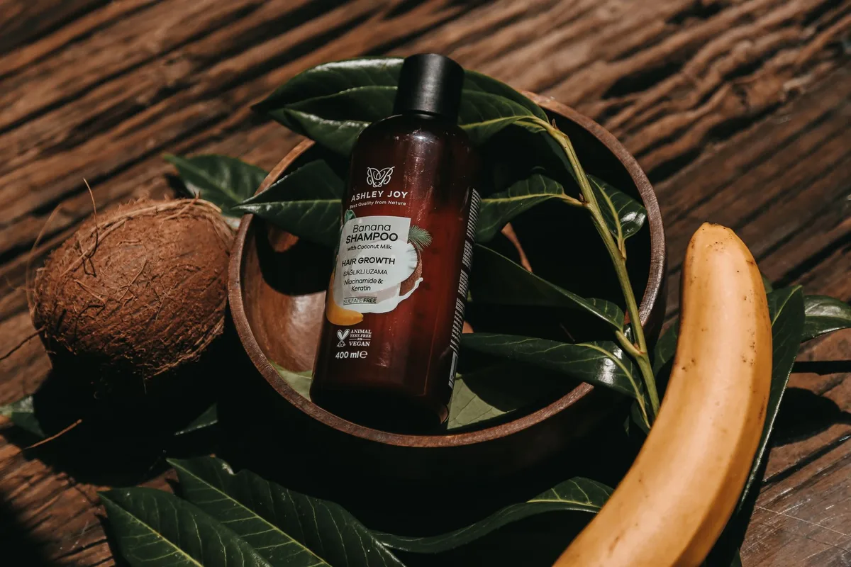 Bouteille de shampooing doux sans sulfates ni silicones occlusifs