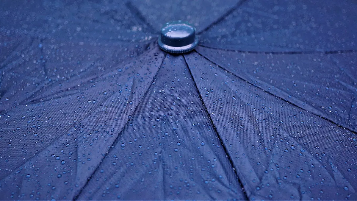 Toile sombre de parasol absorbant l'énergie lumineuse et les rayons UV