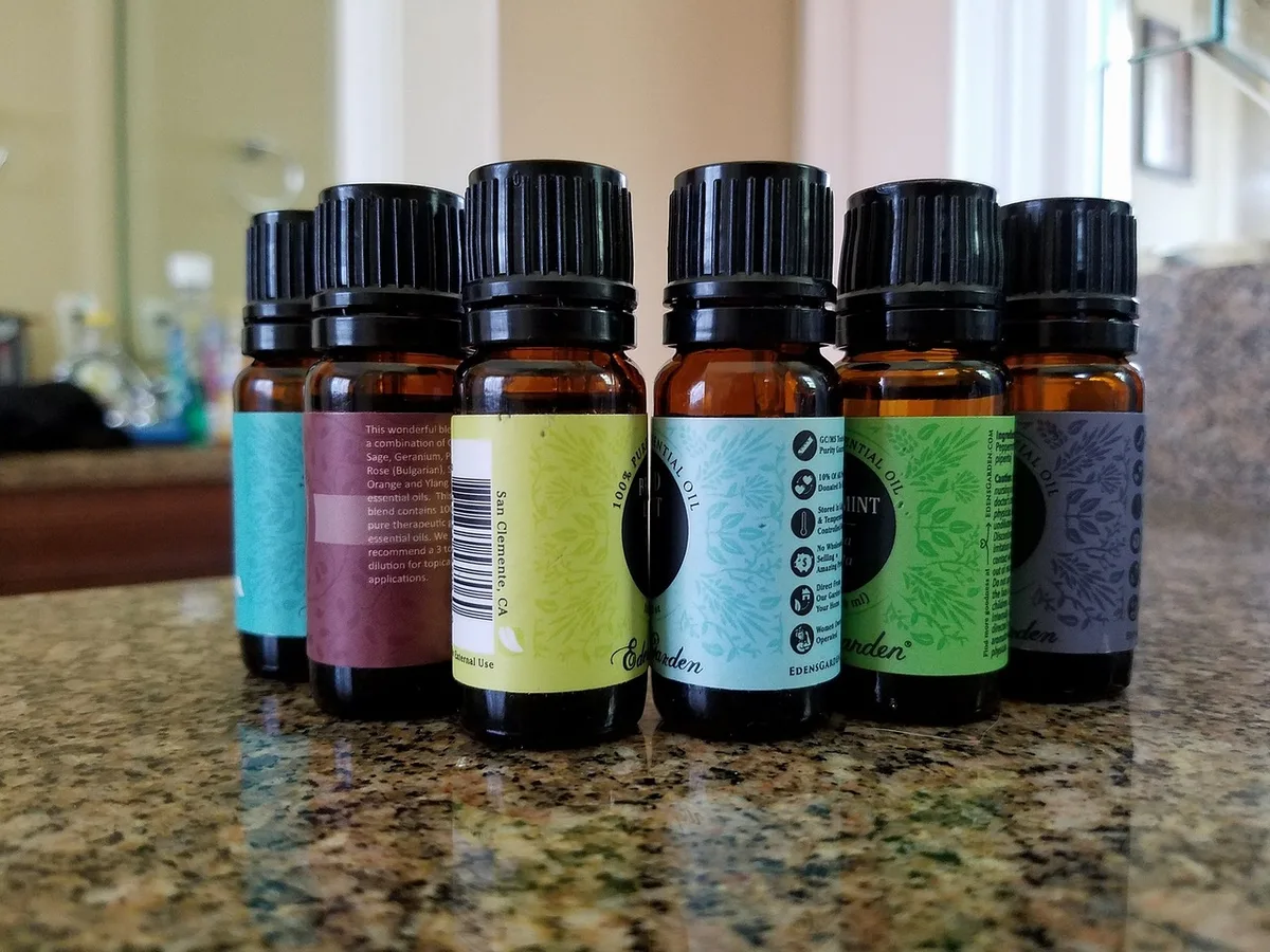 Bol utilisé pour diluer des huiles essentielles avec un dispersant