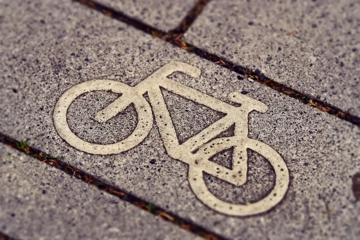 Schéma simple du cycle menstruel avec phases et hormones